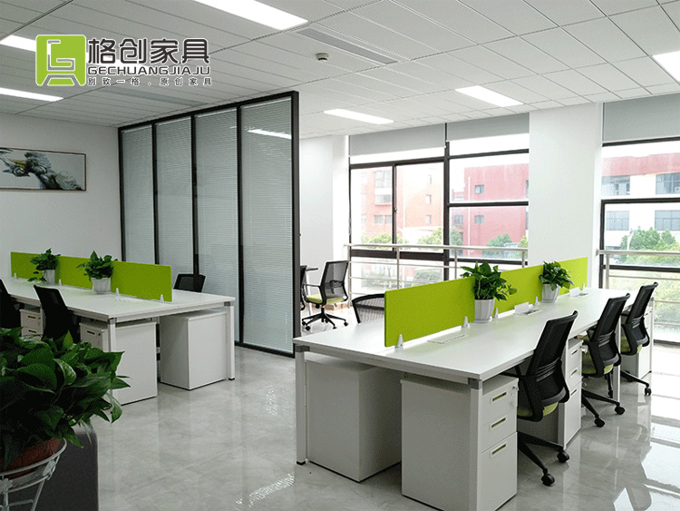 辦公桌擺放